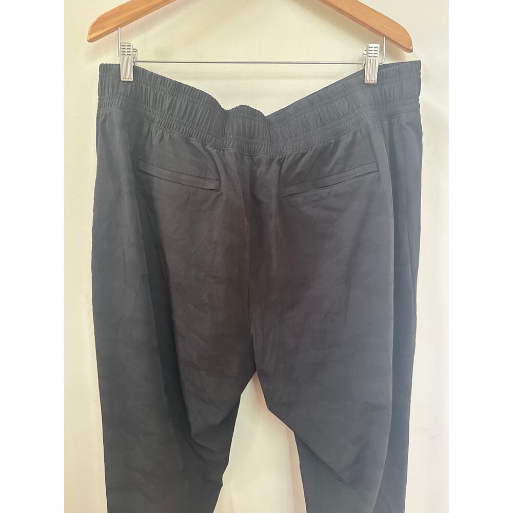 Athleta Brooklyn Joggers Ankle Black Camo Size 20 Athleisure Comfort Travel - Picture 5 of 6